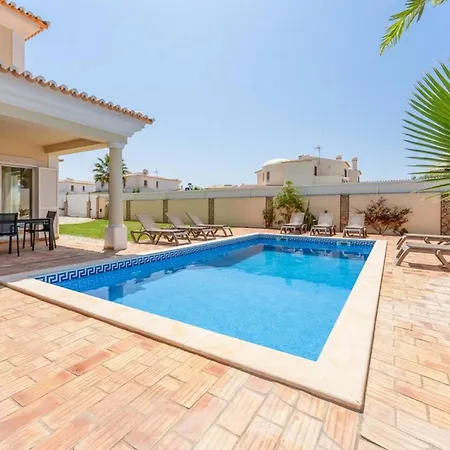 Spectacular Modern House Pool Bbq *